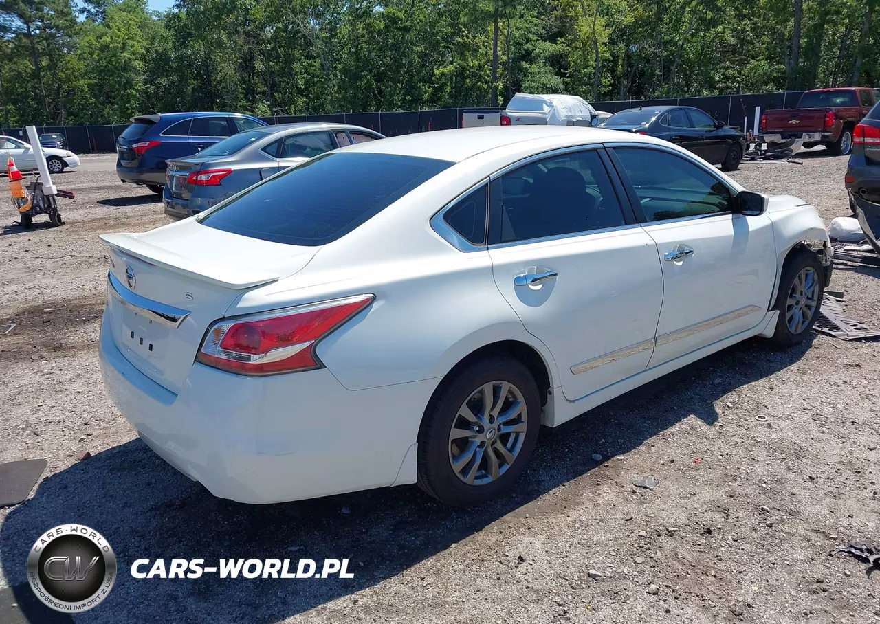 2015 Nissan Altima 2.5 S VIN:1N4AL3AP9FN394298 - 4