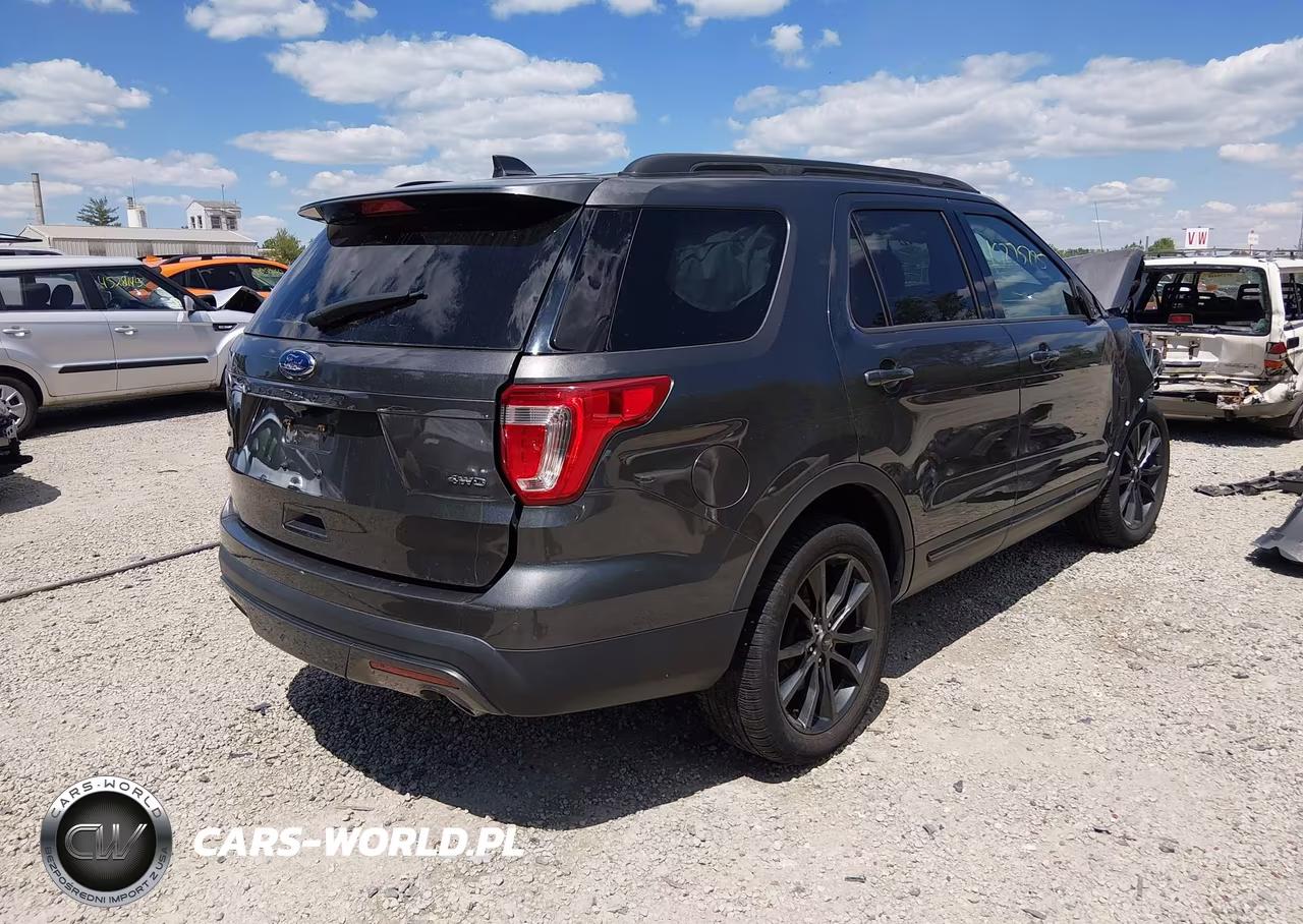 2017 Ford Explorer Xlt VIN:1FM5K8D84HGD83213 - 4