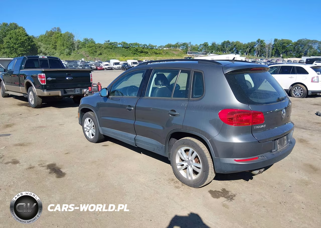 2016 Volkswagen Tiguan S VIN:WVGBV7AX5GW587782 - 3