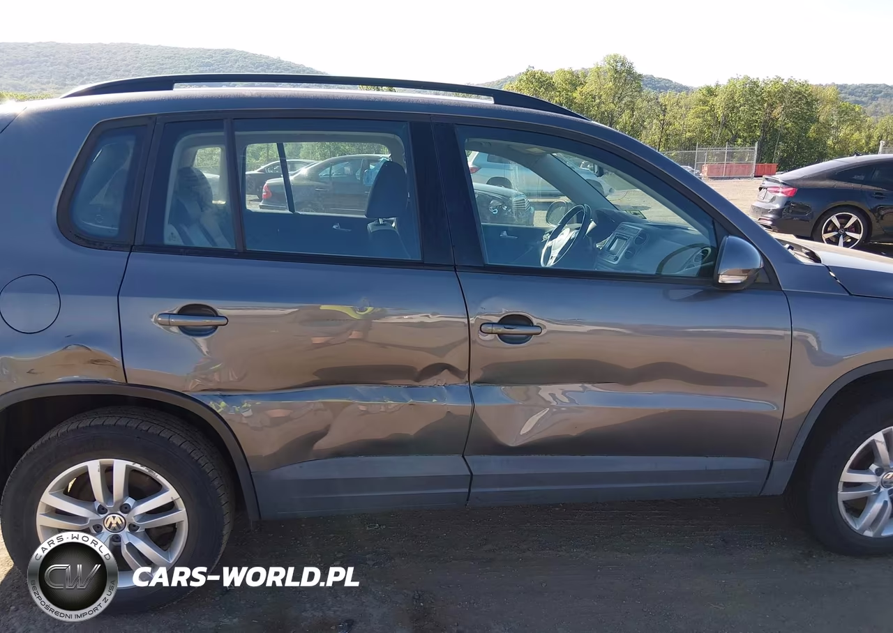 2016 Volkswagen Tiguan S VIN:WVGBV7AX5GW587782 - 6