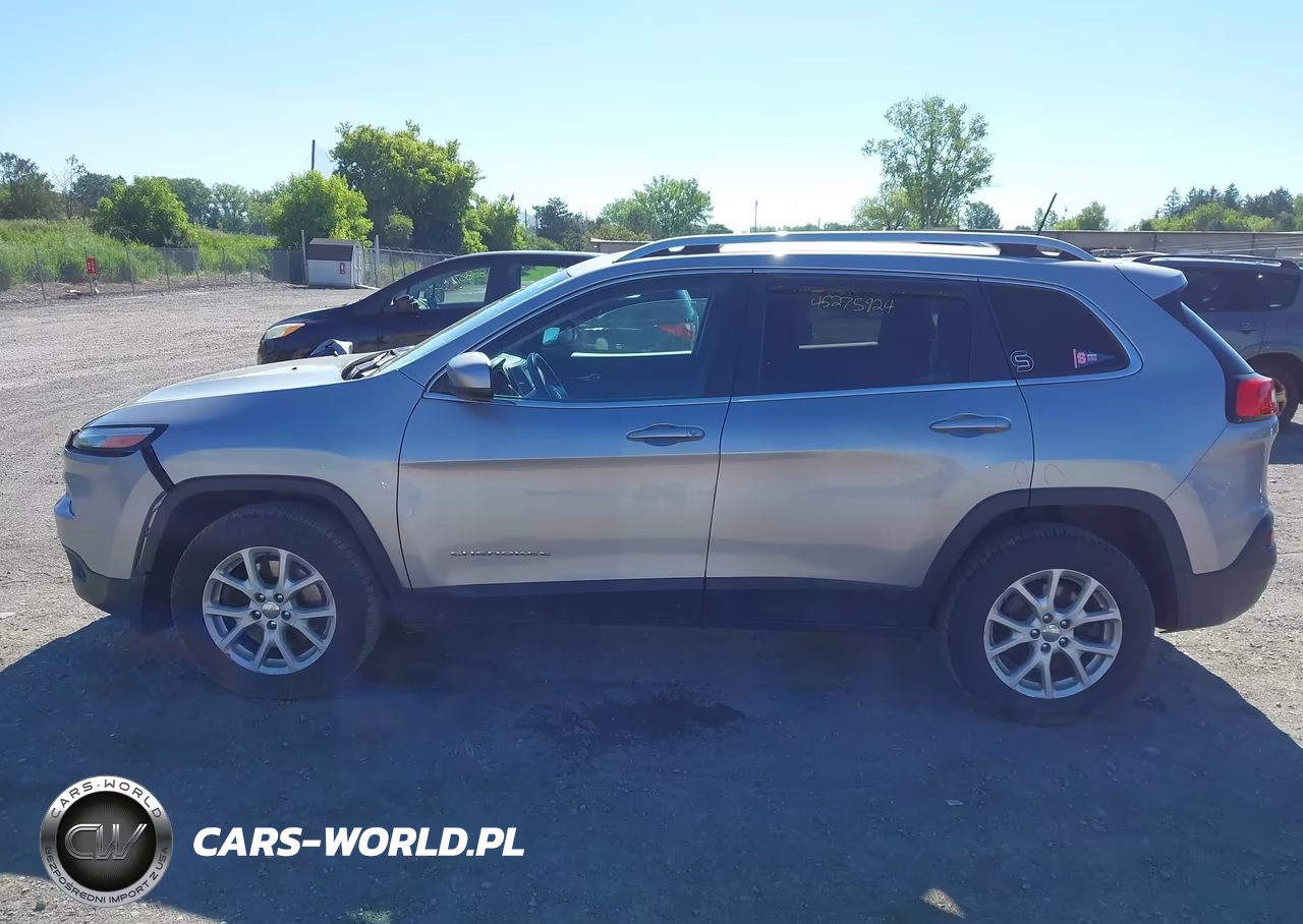 2017 Jeep Cherokee Latitude 4X4 VIN:1C4PJMCB7HW617971 - 15