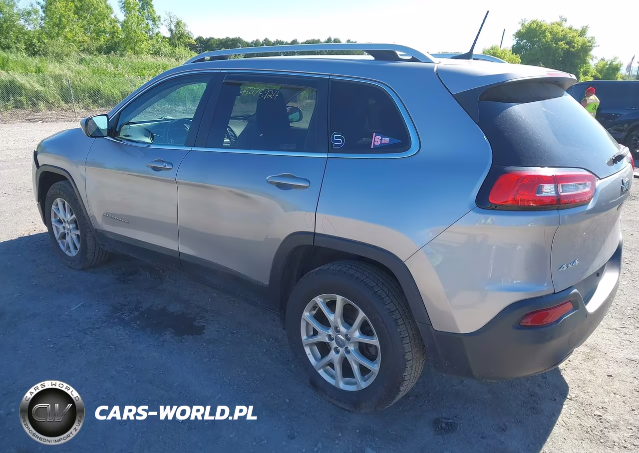 2017 Jeep Cherokee Latitude 4X4 VIN:1C4PJMCB7HW617971 - 3