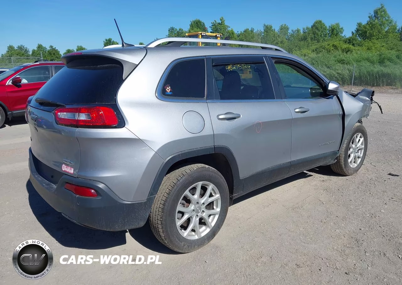 2017 Jeep Cherokee Latitude 4X4 VIN:1C4PJMCB7HW617971 - 4
