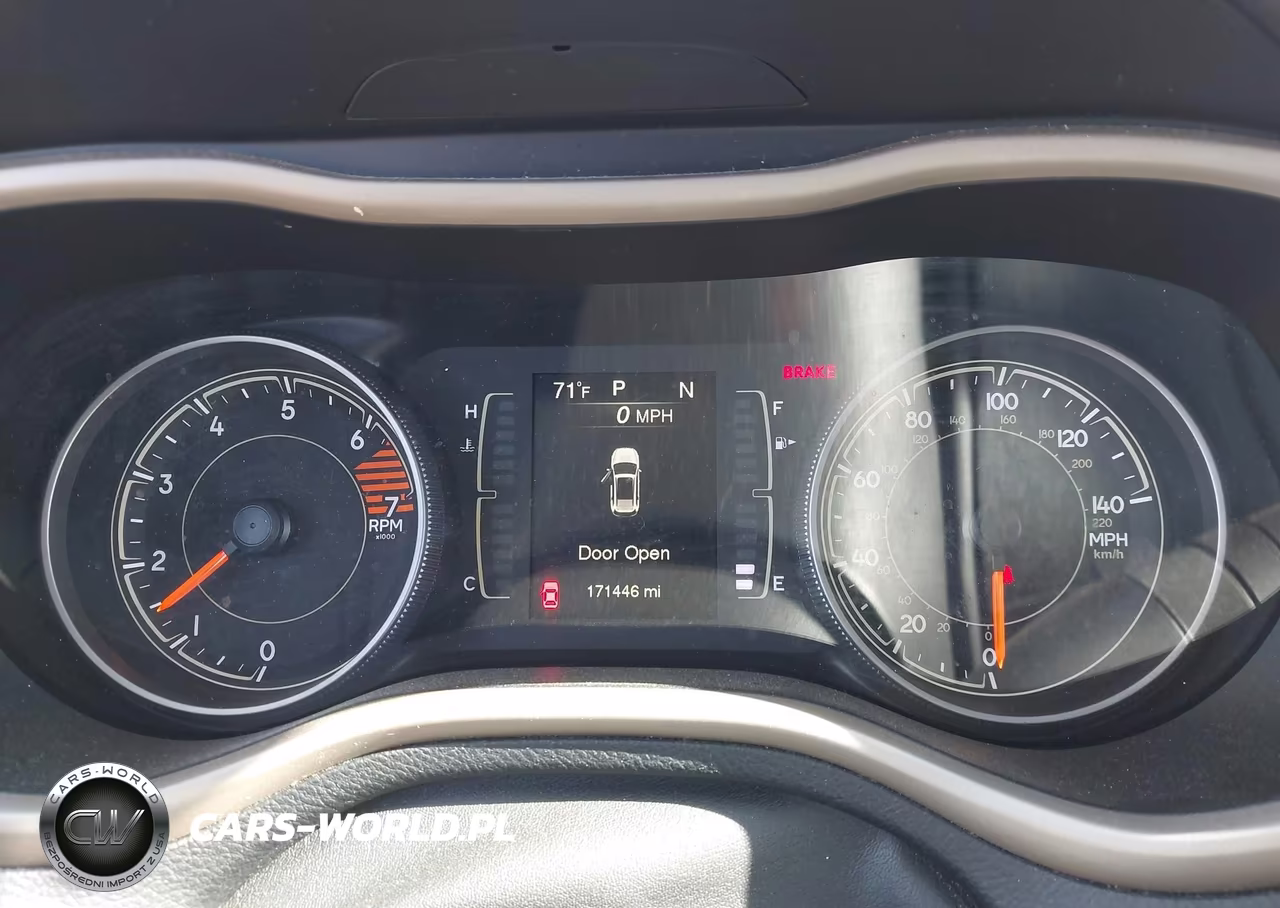 2017 Jeep Cherokee Latitude 4X4 VIN:1C4PJMCB7HW617971 - 7
