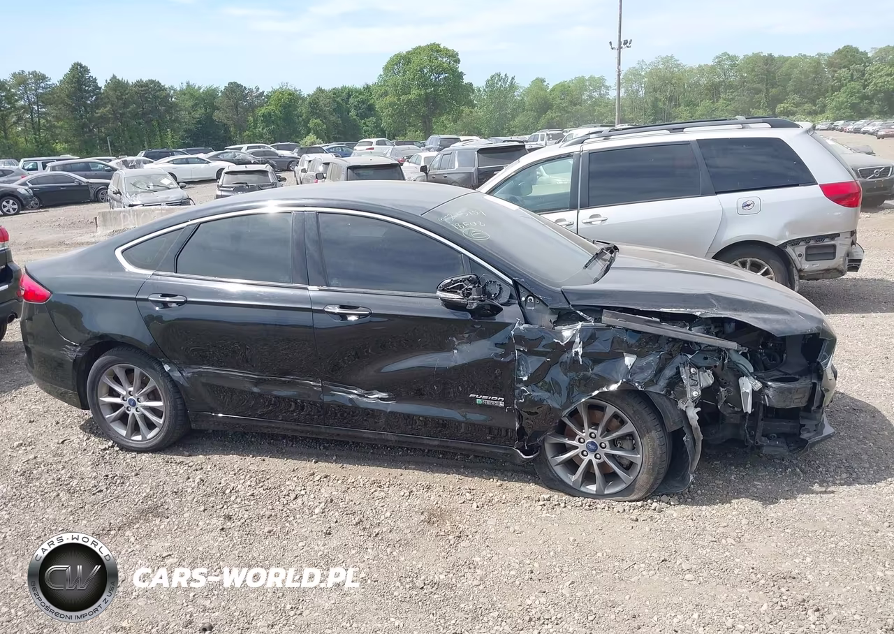 2018 Ford Fusion Energi Se Luxury VIN:3FA6P0PU7JR105981 - 13