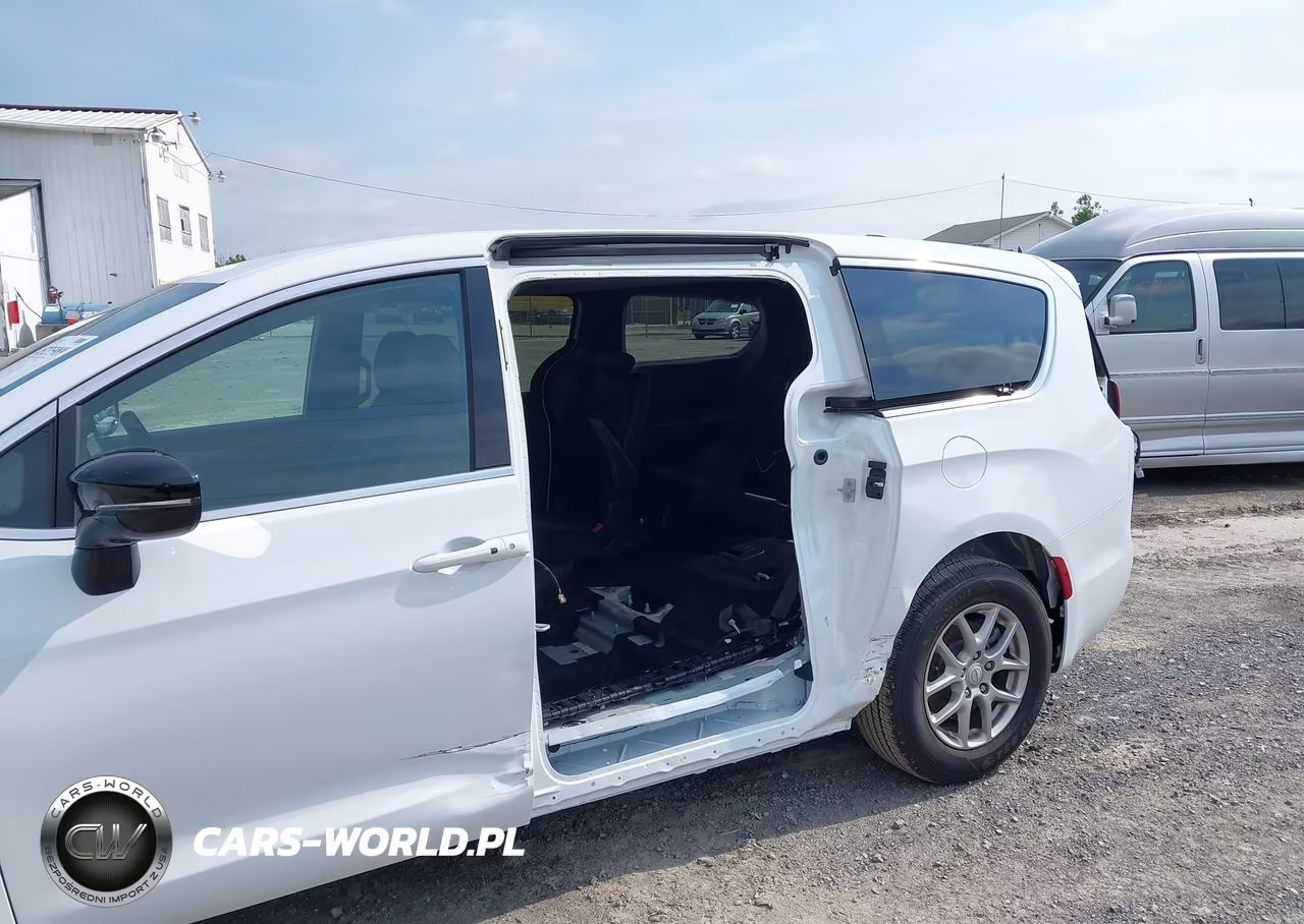 2026 Chrysler Voyager Lx VIN:2C4RC1CG2TR261931 - 6