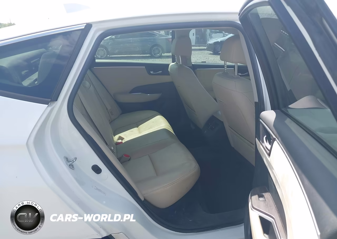 2018 Honda Clarity Plug-In Hybrid Touring VIN:JHMZC5F34JC014284 - 8