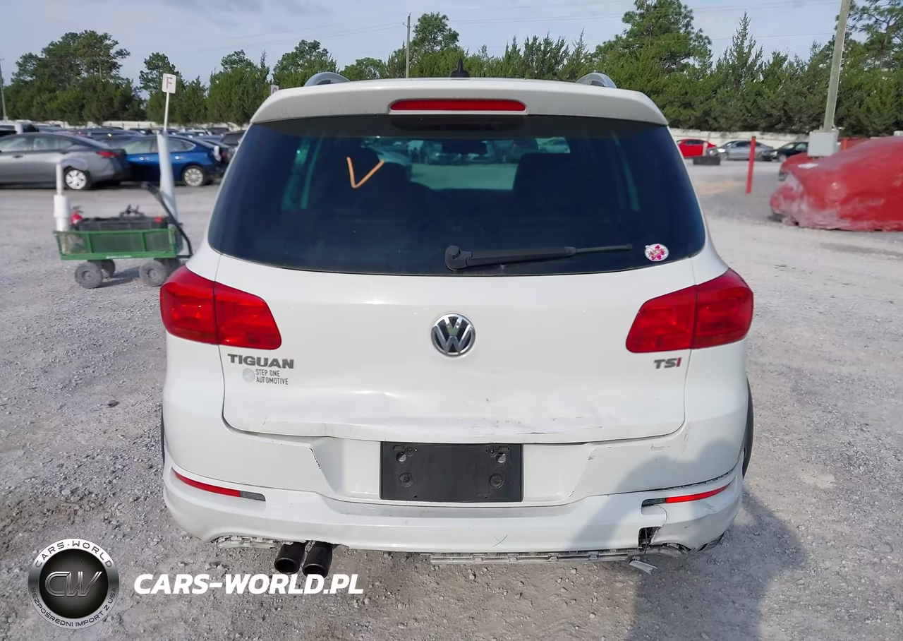 2016 Volkswagen Tiguan R-Line VIN:WVGAV7AXXGW082722 - 16