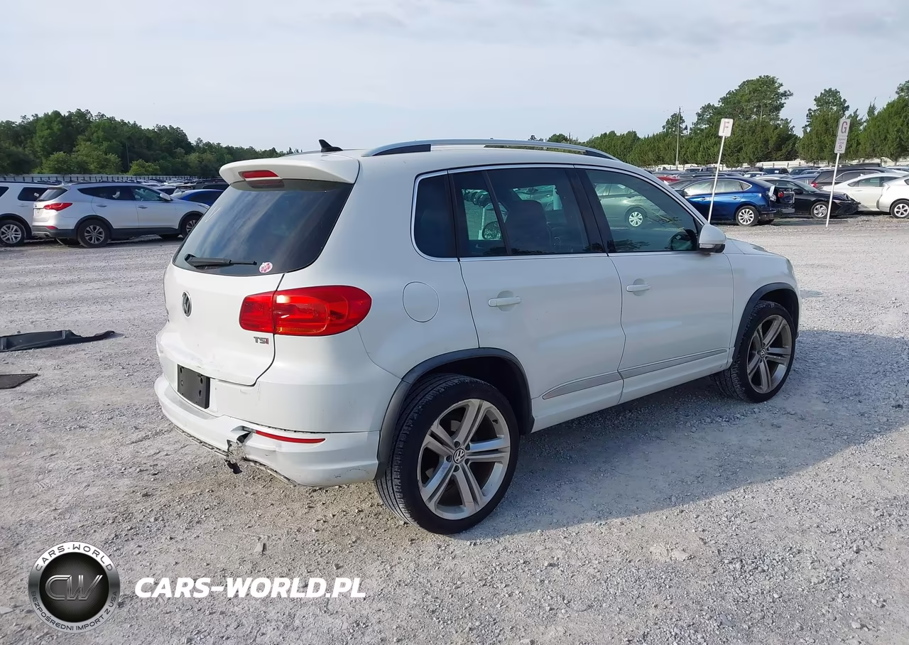 2016 Volkswagen Tiguan R-Line VIN:WVGAV7AXXGW082722 - 4