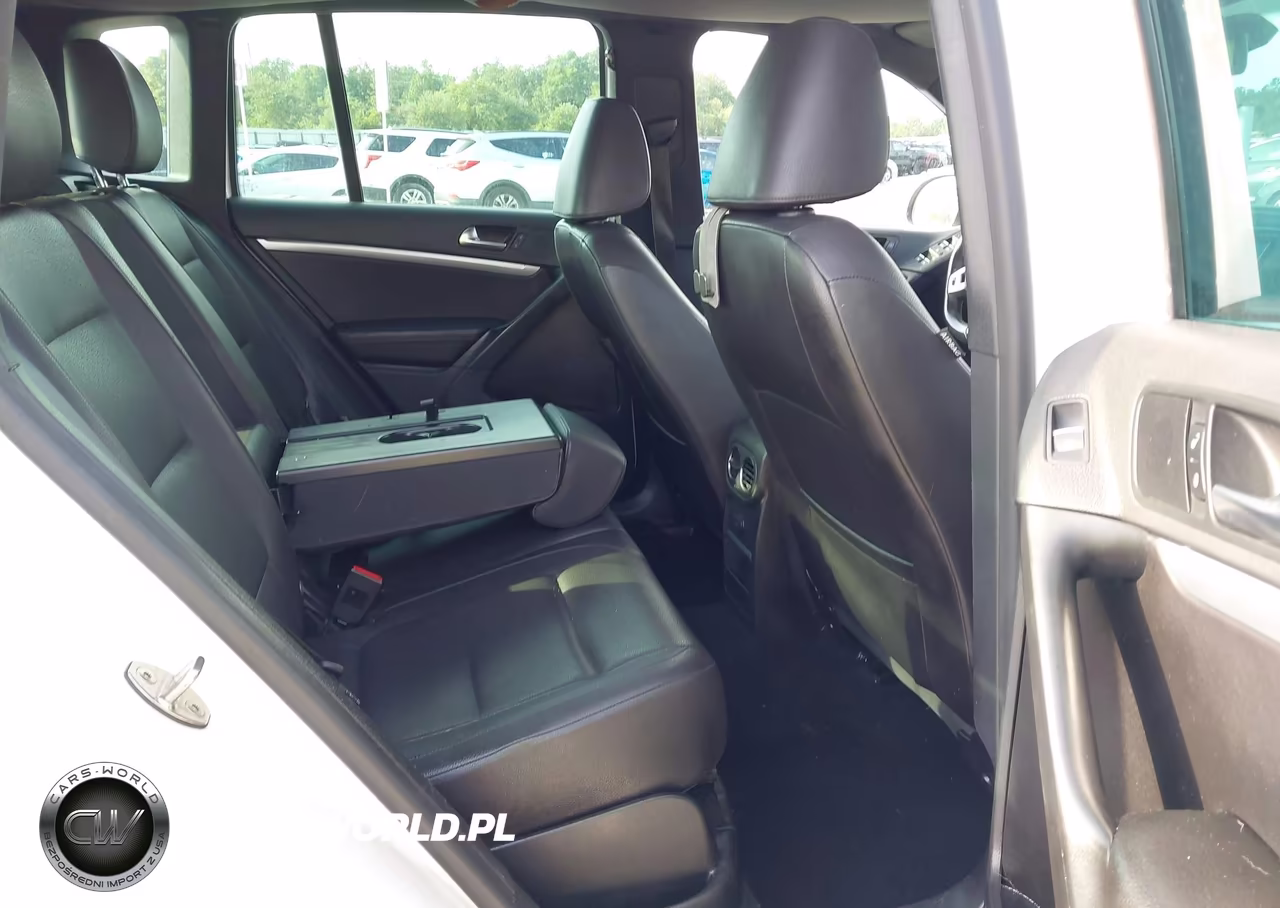 2016 Volkswagen Tiguan R-Line VIN:WVGAV7AXXGW082722 - 8