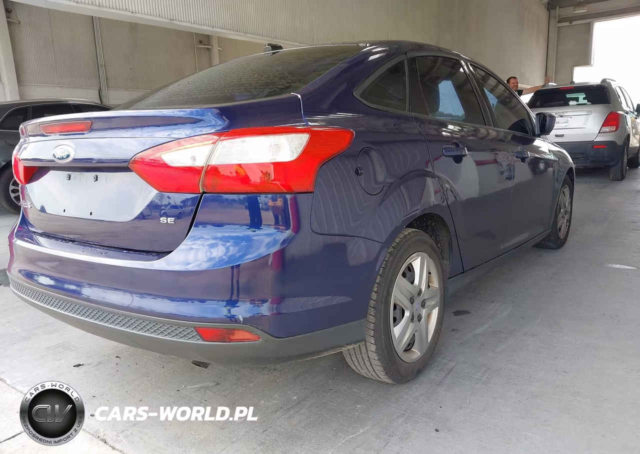 2012 Ford Focus Se VIN:1FAHP3F28CL148401 - 4