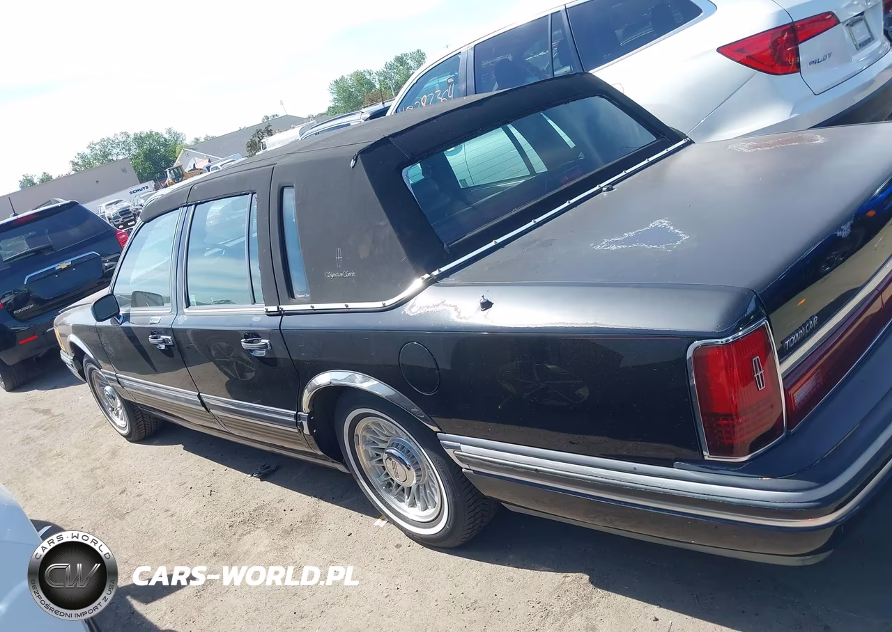 1994 Lincoln Town Car Signature-Tournament VIN:1LNLM82W5RY640605 - 14