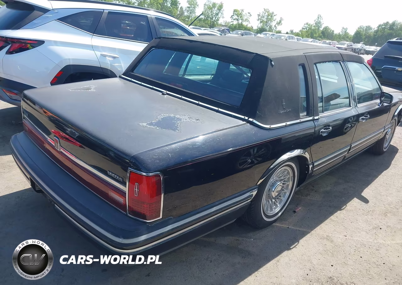 1994 Lincoln Town Car Signature-Tournament VIN:1LNLM82W5RY640605 - 4