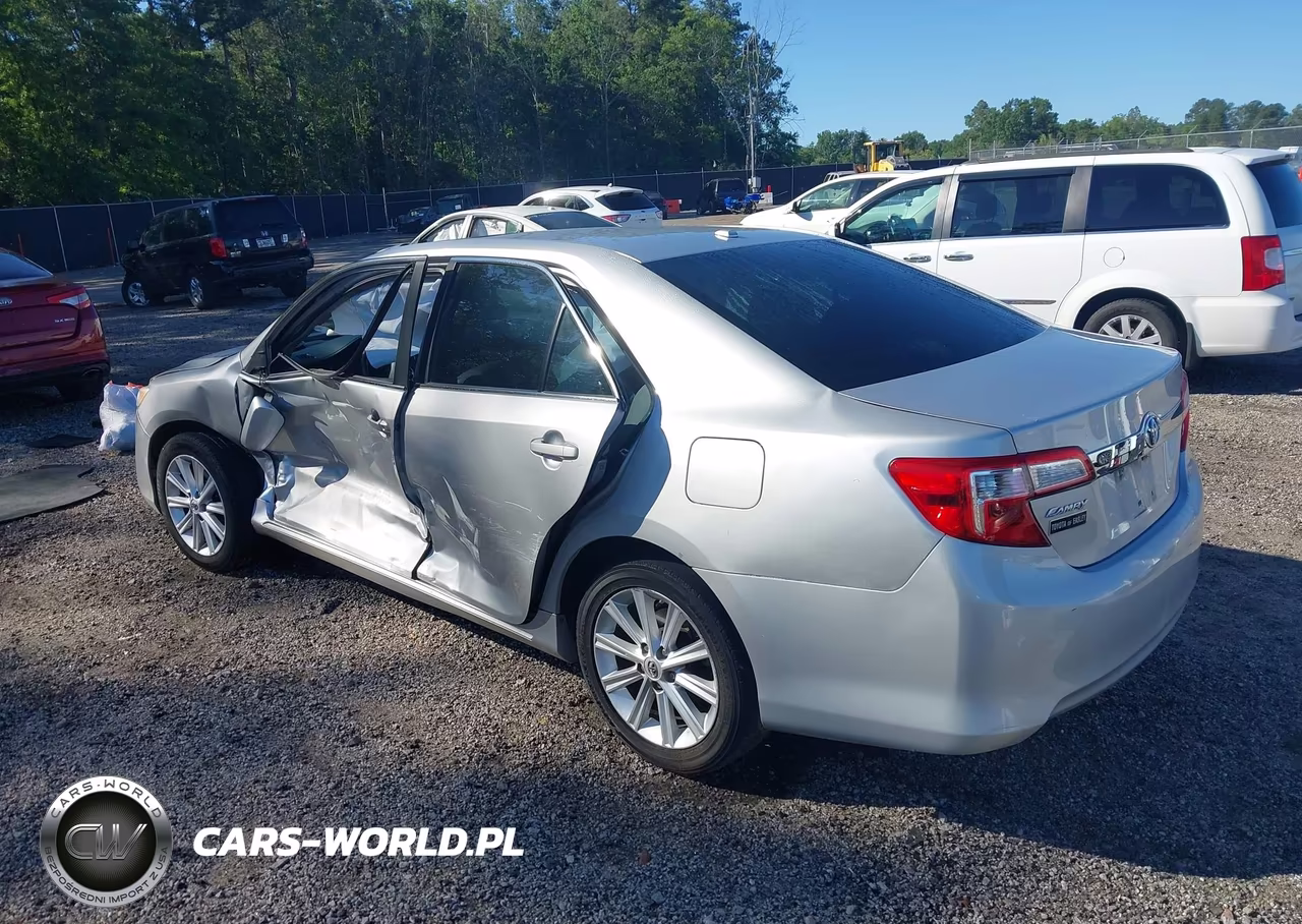 2013 Toyota Camry Xle VIN:4T4BF1FK7DR325038 - 3