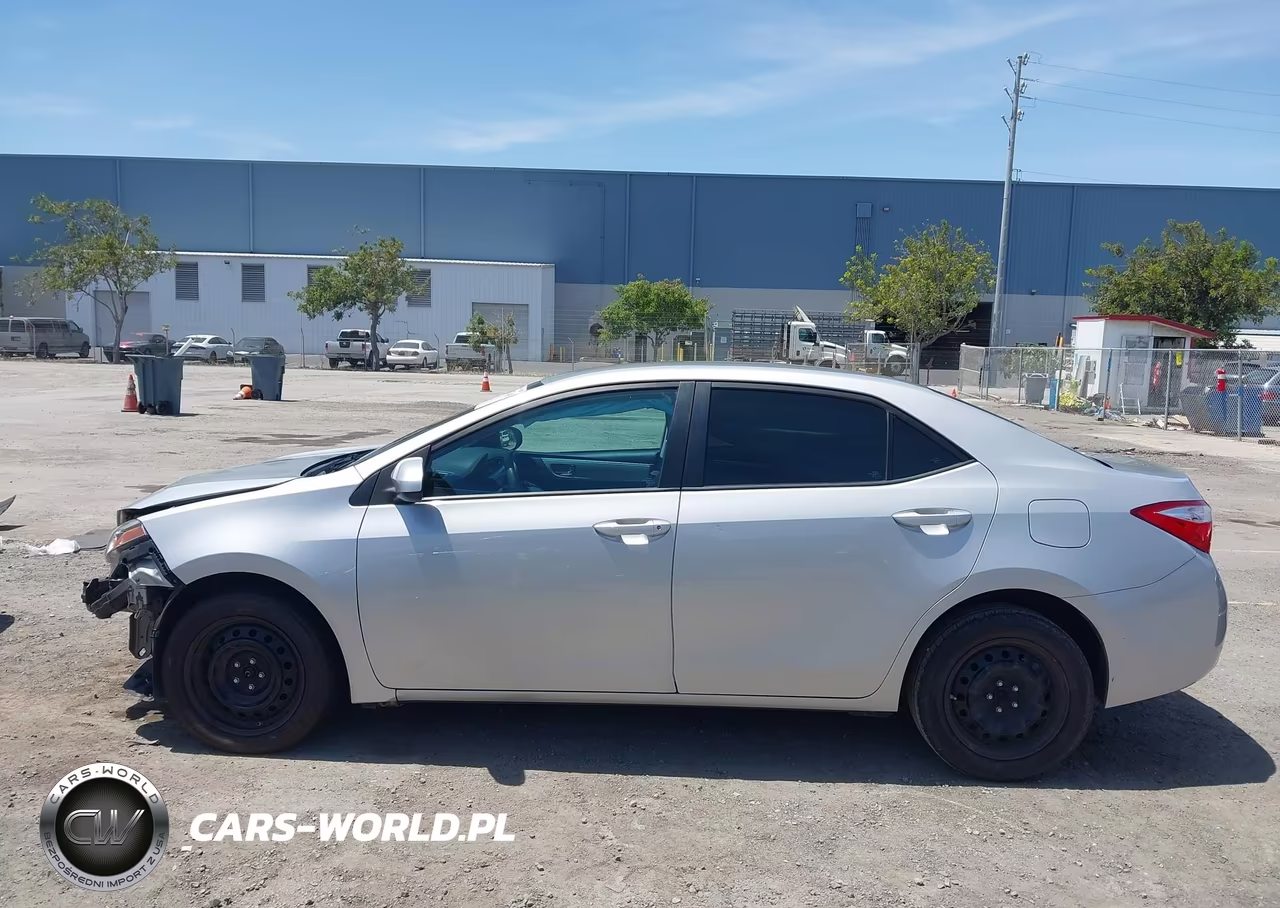 2015 Toyota Corolla Le VIN:5YFBURHE9FP326556 - 15