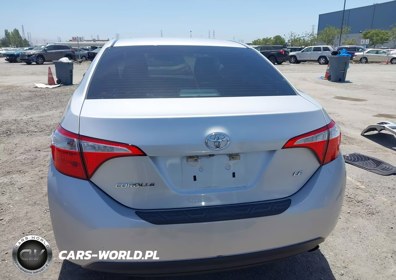 2015 Toyota Corolla Le VIN:5YFBURHE9FP326556 - 17