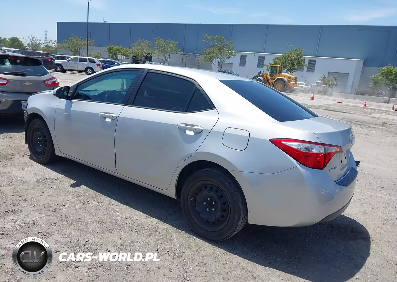 2015 Toyota Corolla Le VIN:5YFBURHE9FP326556 - 3