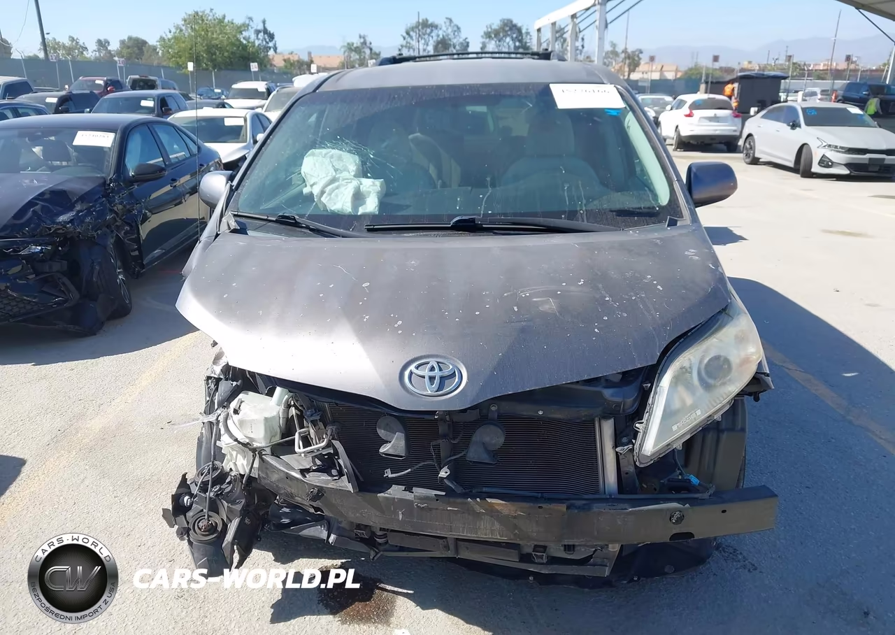 2011 Toyota Sienna Le V6 VIN:5TDKK3DC1BS150353 - 13