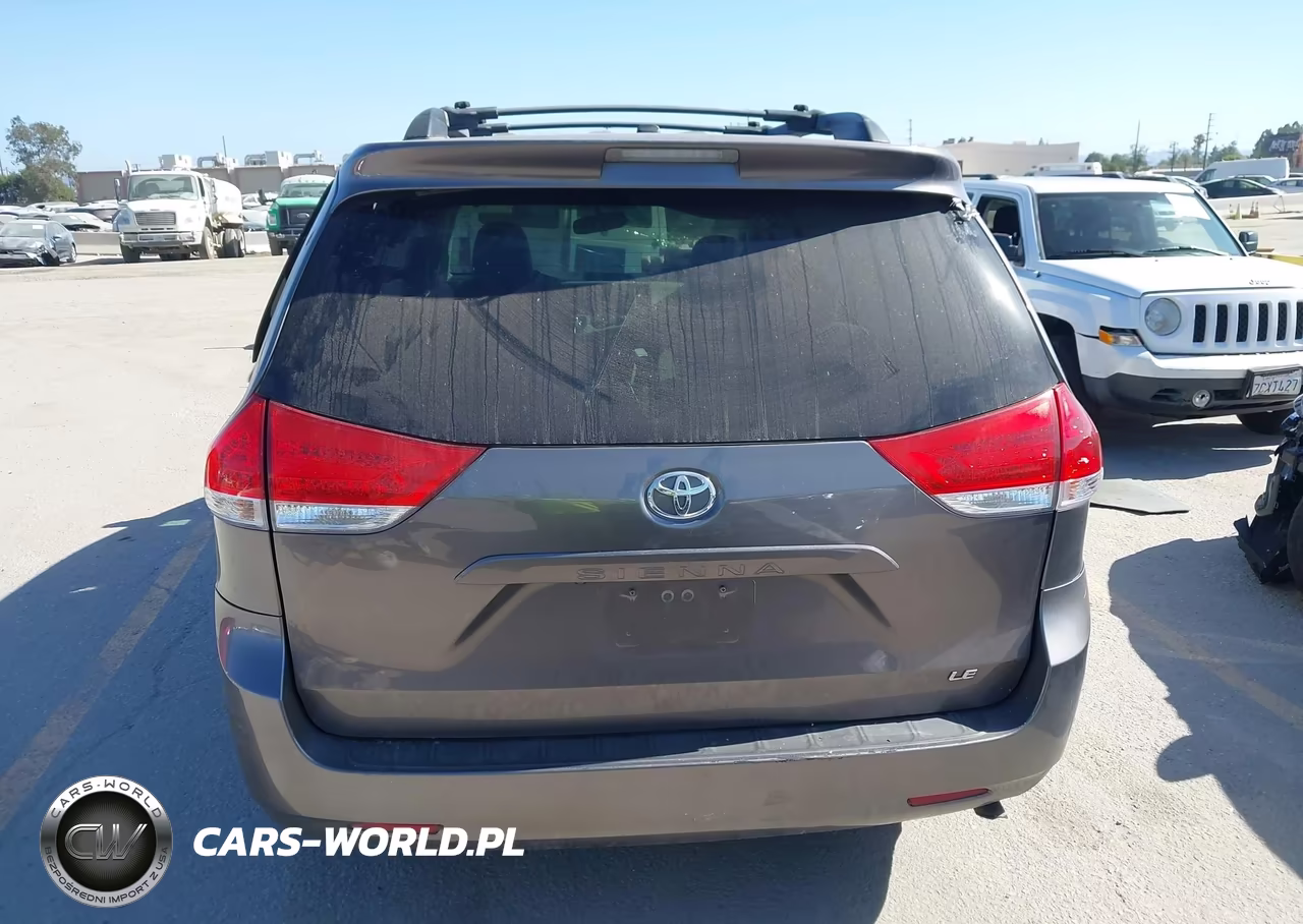 2011 Toyota Sienna Le V6 VIN:5TDKK3DC1BS150353 - 17