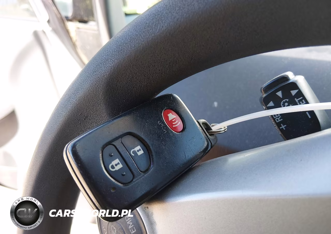 2011 Toyota Prius Two VIN:JTDKN3DU3B5341973 - 11