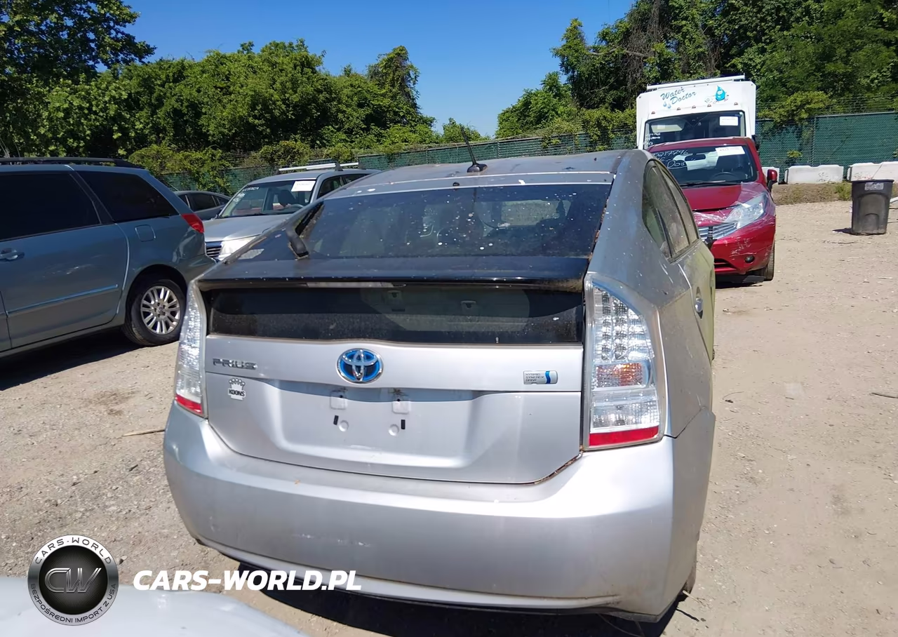 2011 Toyota Prius Two VIN:JTDKN3DU3B5341973 - 16