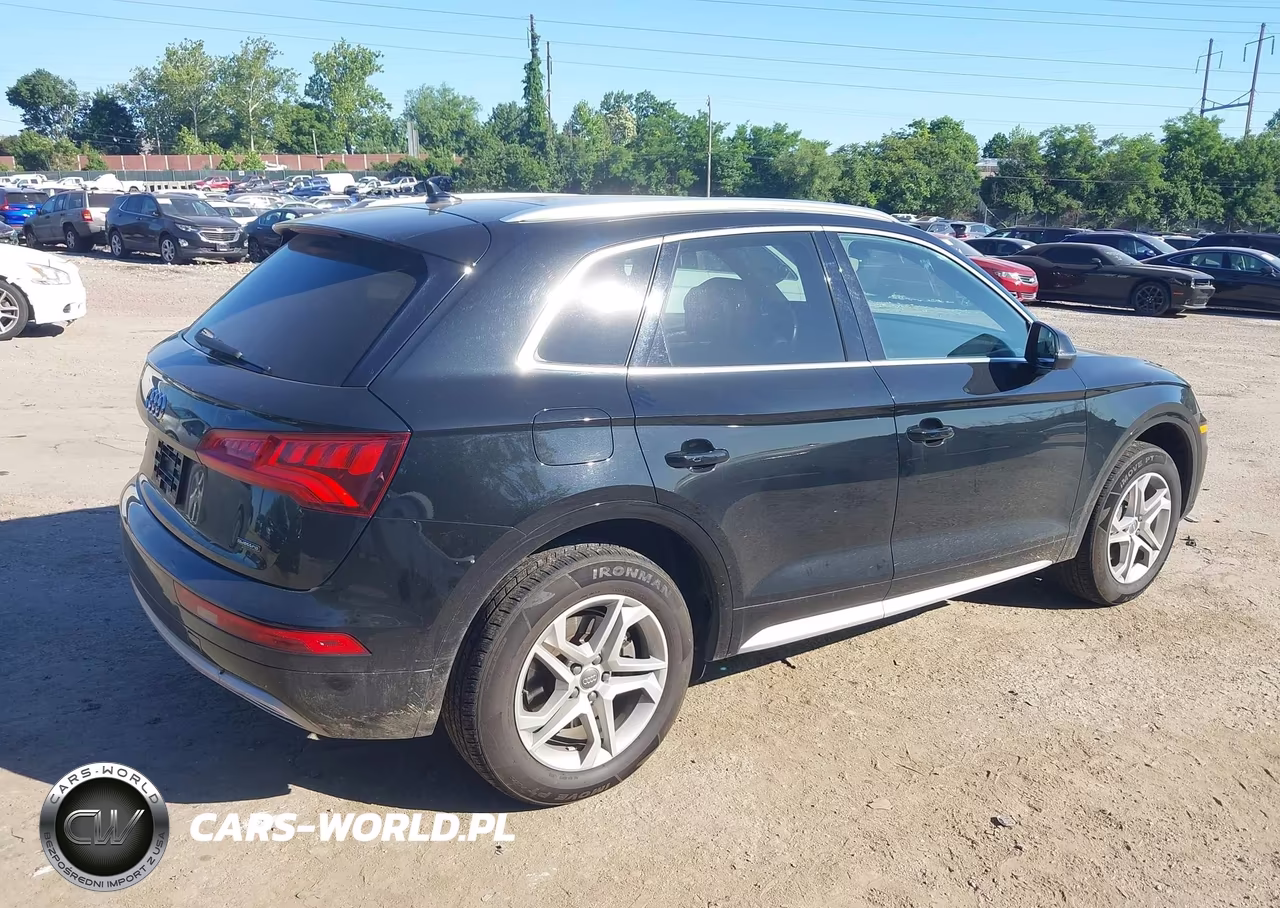 2019 Audi Q5 45 Premium VIN:WA1ANAFY2K2042048 - 4