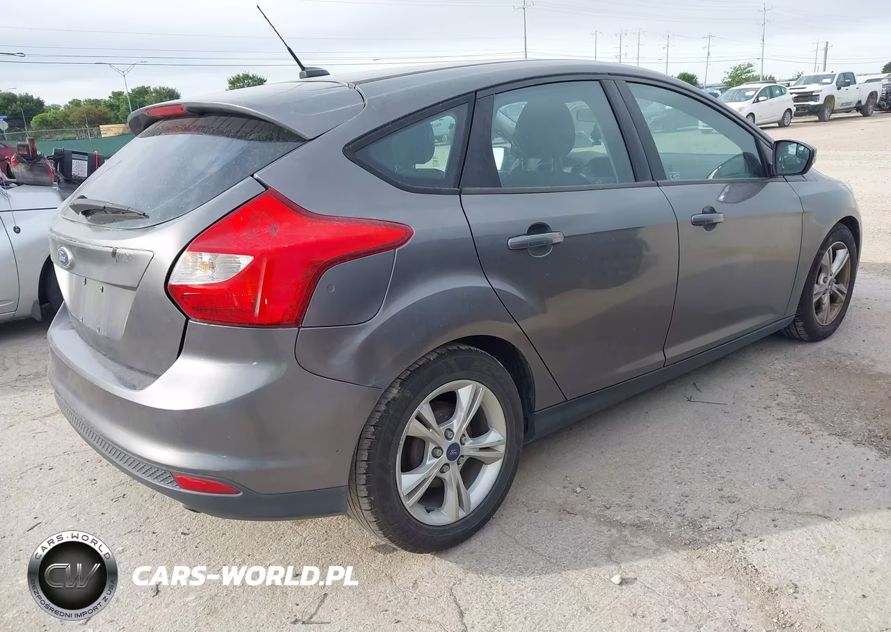 2014 Ford Focus Se VIN:1FADP3K23EL320342 - 4