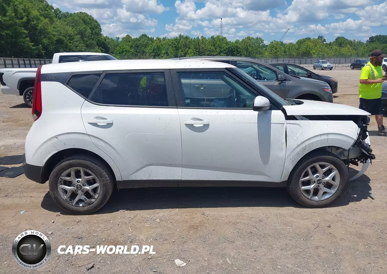 2020 Kia Soul S VIN:KNDJ23AU6L7001683 - 13