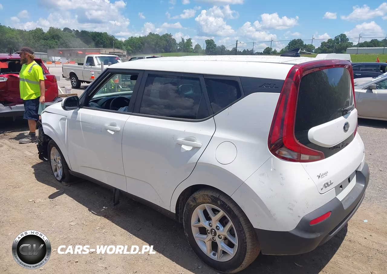 2020 Kia Soul S VIN:KNDJ23AU6L7001683 - 3