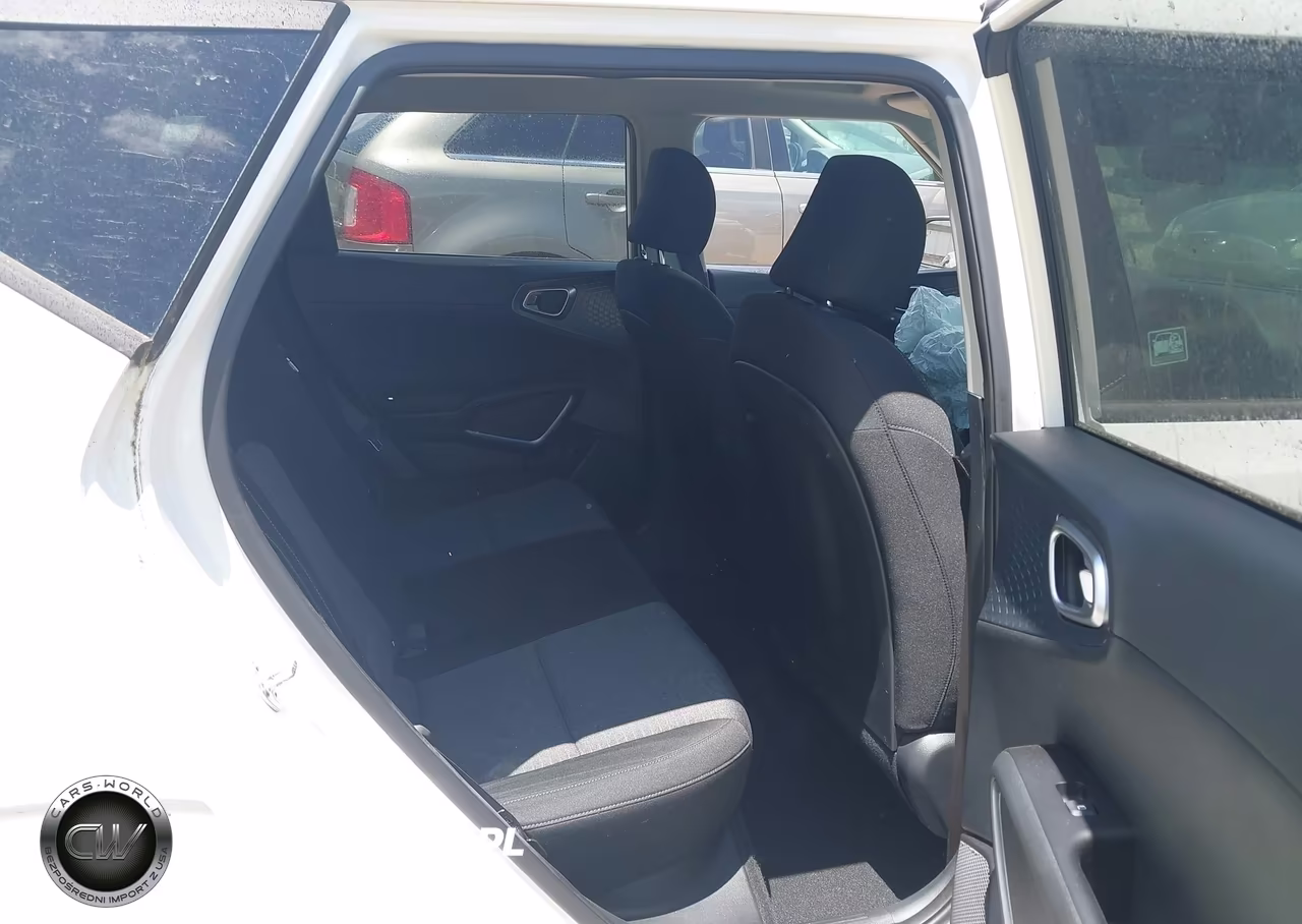 2020 Kia Soul S VIN:KNDJ23AU6L7001683 - 8