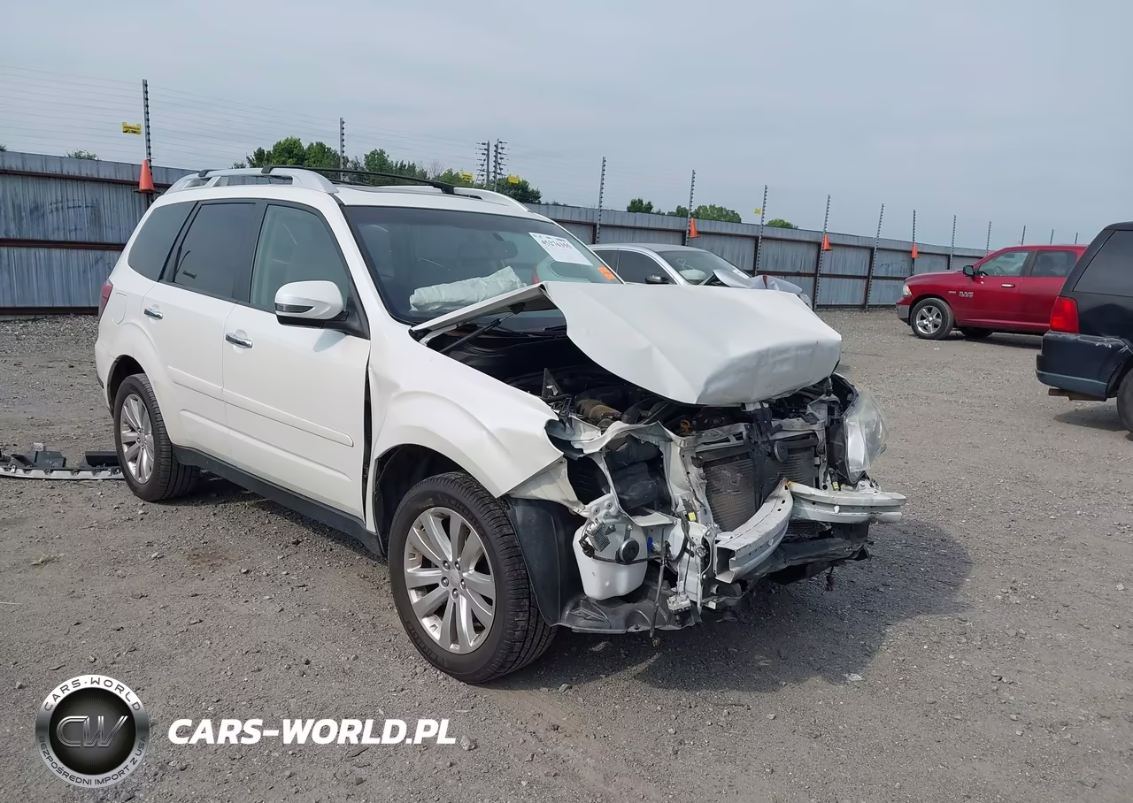 2013 Subaru Forester 2.5X Touring – zdjęcie 1 z 17