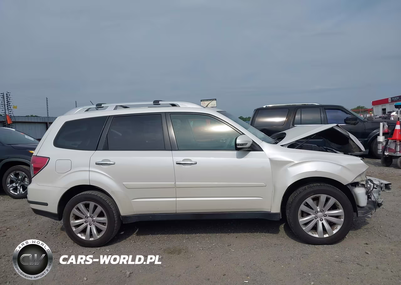 2013 Subaru Forester 2.5X Touring VIN:JF2SHAGC1DH414842 - 14