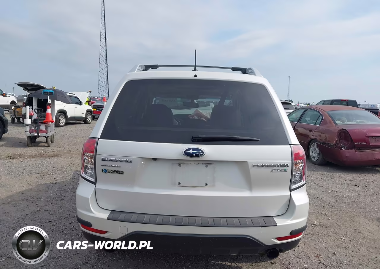 2013 Subaru Forester 2.5X Touring VIN:JF2SHAGC1DH414842 - 17
