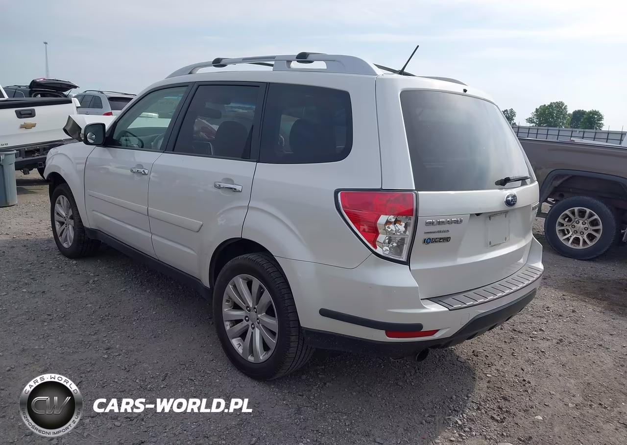 2013 Subaru Forester 2.5X Touring VIN:JF2SHAGC1DH414842 - 3