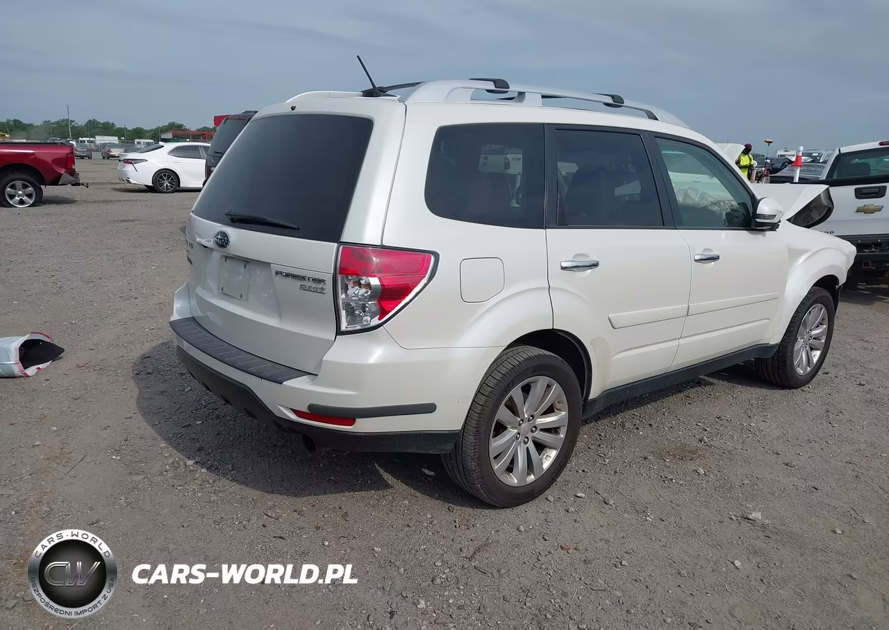 2013 Subaru Forester 2.5X Touring VIN:JF2SHAGC1DH414842 - 4