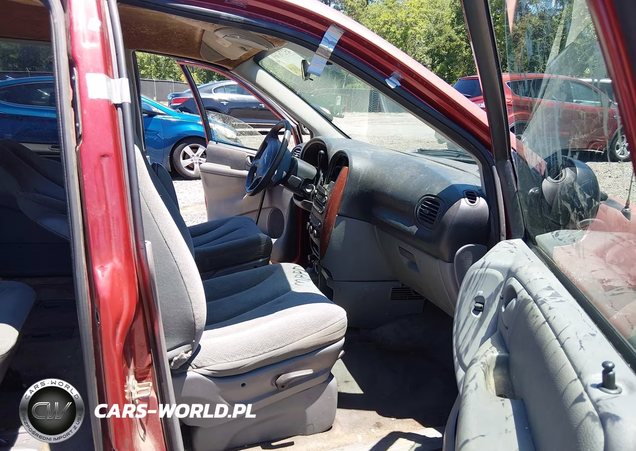 2005 Chrysler Town & Country VIN:1C4GP45R75B318993 - 5