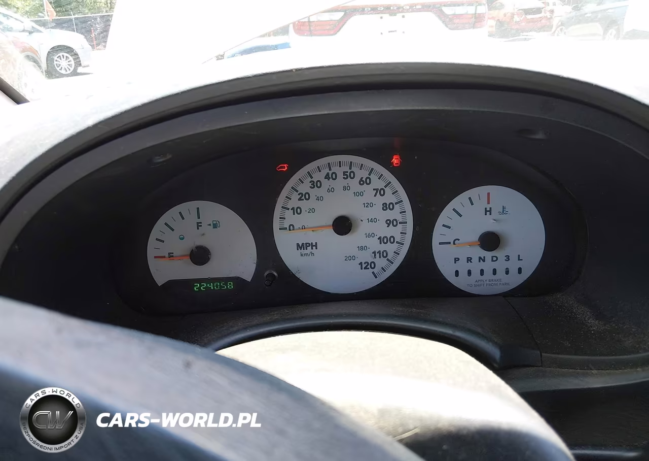 2005 Chrysler Town & Country VIN:1C4GP45R75B318993 - 7