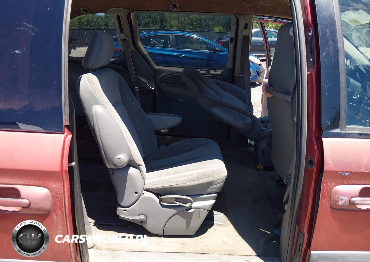 2005 Chrysler Town & Country VIN:1C4GP45R75B318993 - 8