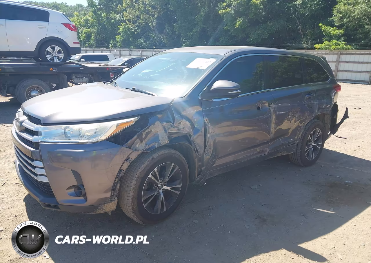 2018 Toyota Highlander Le VIN:5TDZARFHXJS037335 - 2
