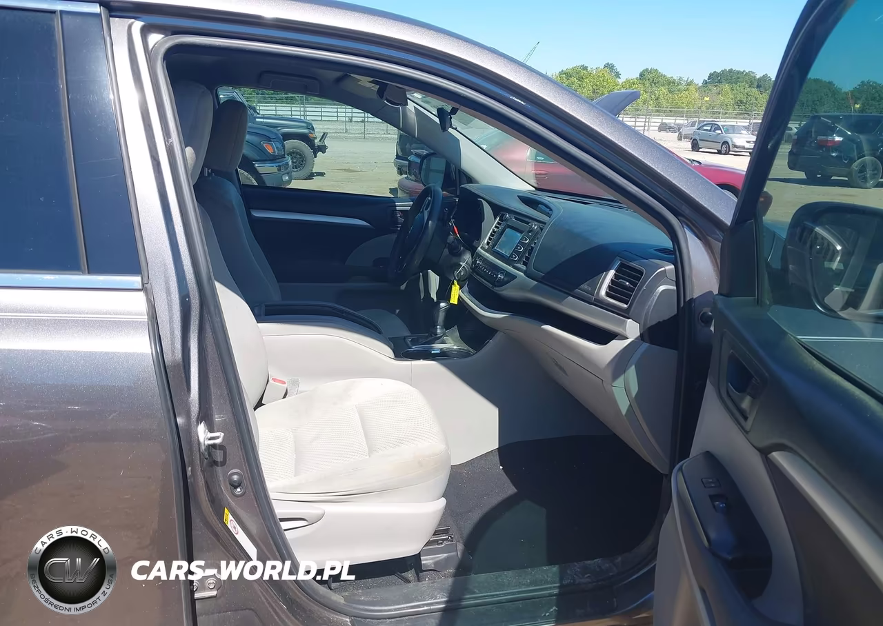 2018 Toyota Highlander Le VIN:5TDZARFHXJS037335 - 5