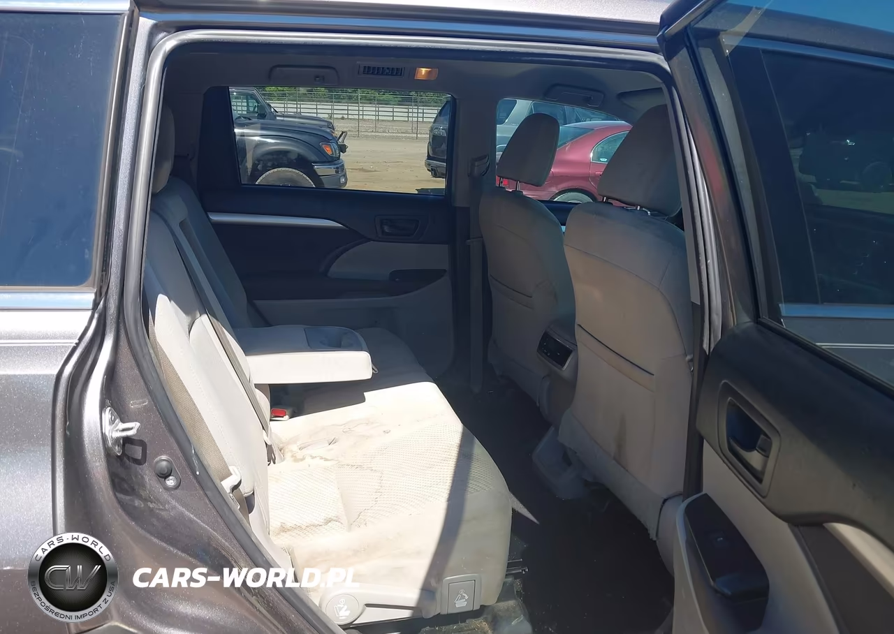 2018 Toyota Highlander Le VIN:5TDZARFHXJS037335 - 8