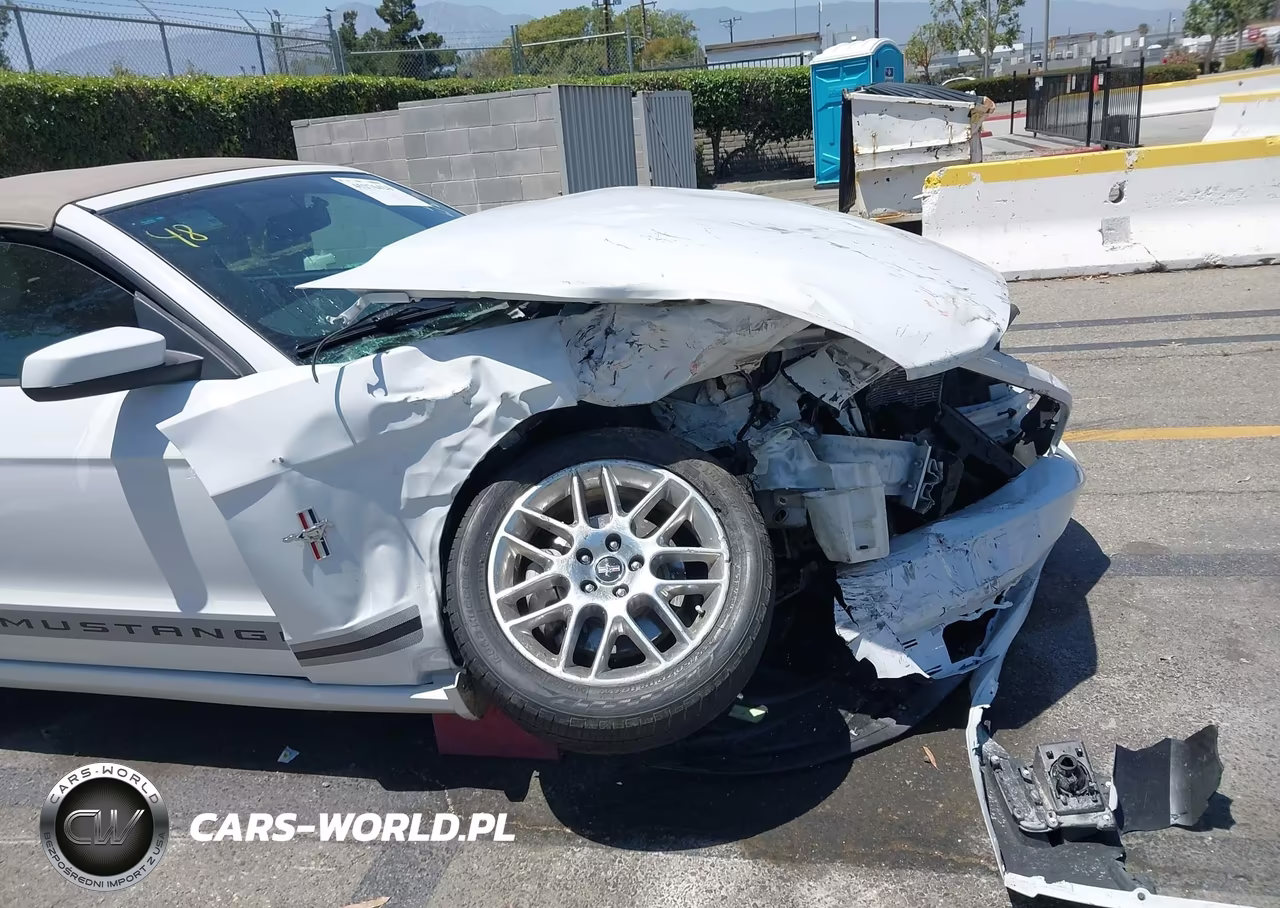 2014 Ford Mustang V6 Premium VIN:1ZVBP8EMXE5301929 - 13
