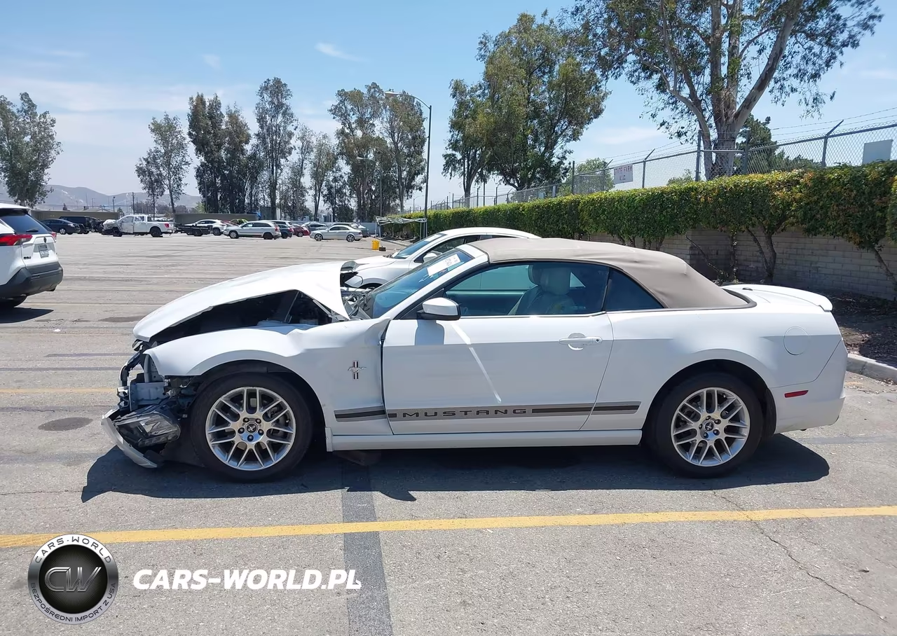 2014 Ford Mustang V6 Premium VIN:1ZVBP8EMXE5301929 - 18