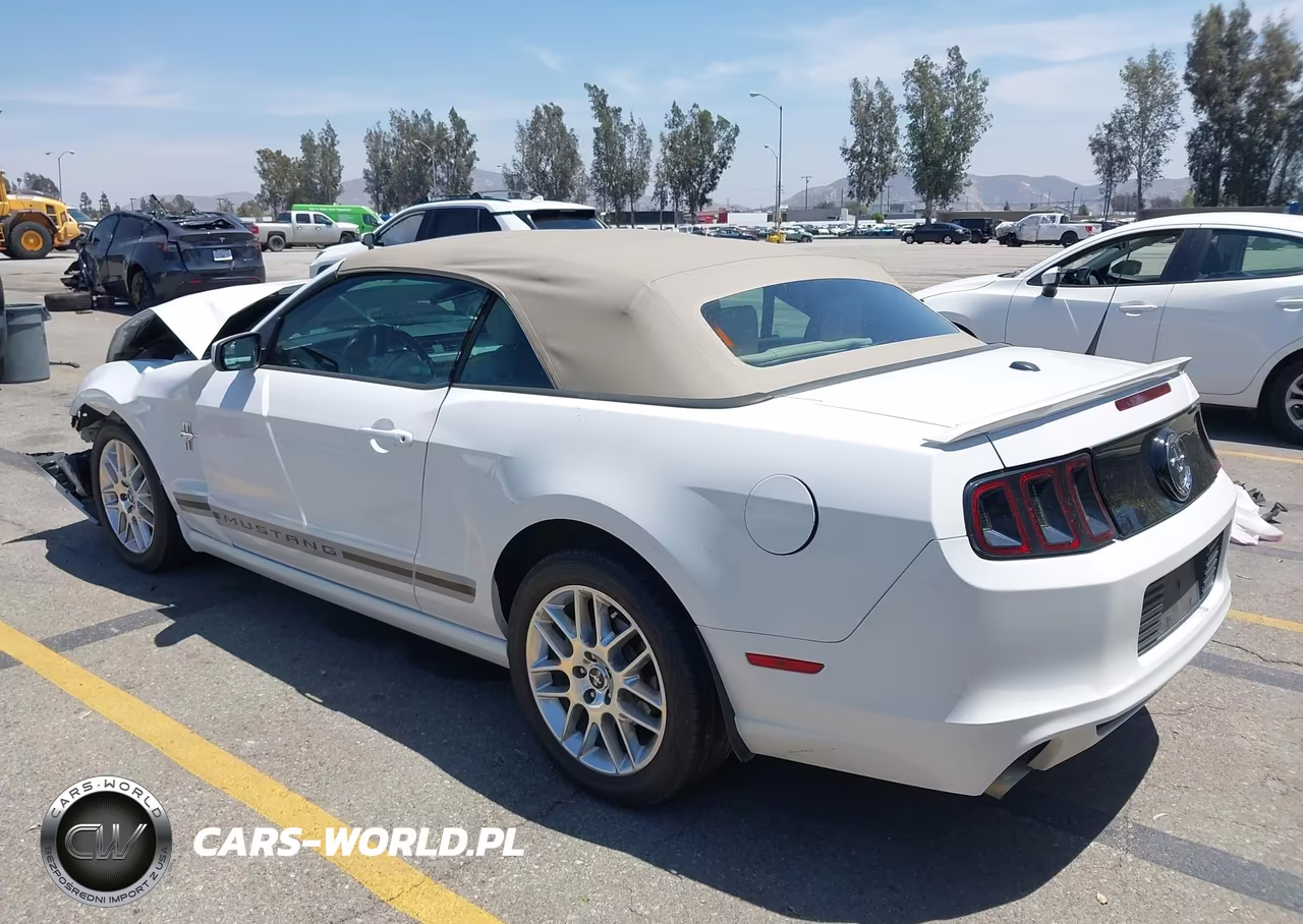 2014 Ford Mustang V6 Premium VIN:1ZVBP8EMXE5301929 - 3