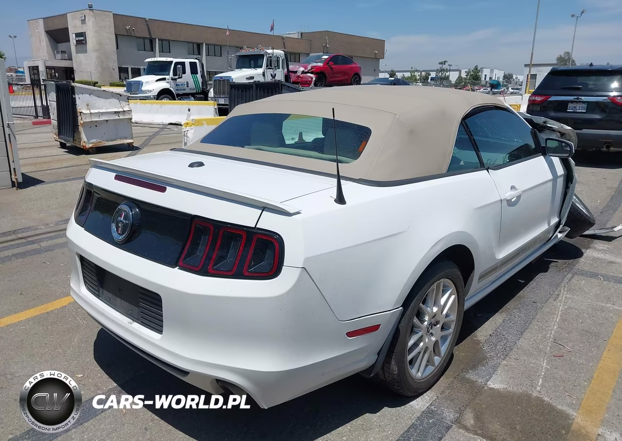 2014 Ford Mustang V6 Premium VIN:1ZVBP8EMXE5301929 - 4