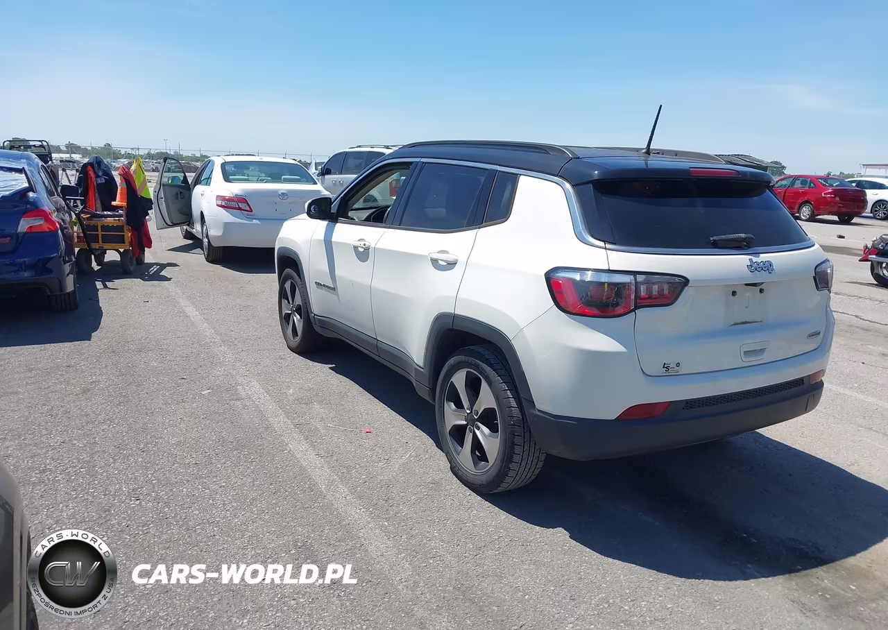 2018 Jeep Compass Latitude Fwd VIN:3C4NJCBB0JT182385 - 3