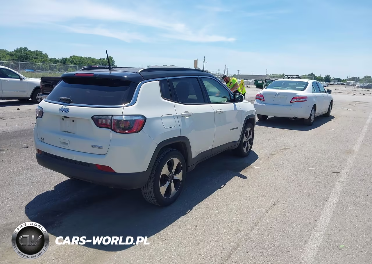 2018 Jeep Compass Latitude Fwd VIN:3C4NJCBB0JT182385 - 4
