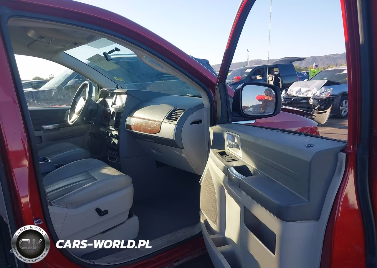 2008 Chrysler Town & Country Touring VIN:2A8HR54P88R103741 - 5