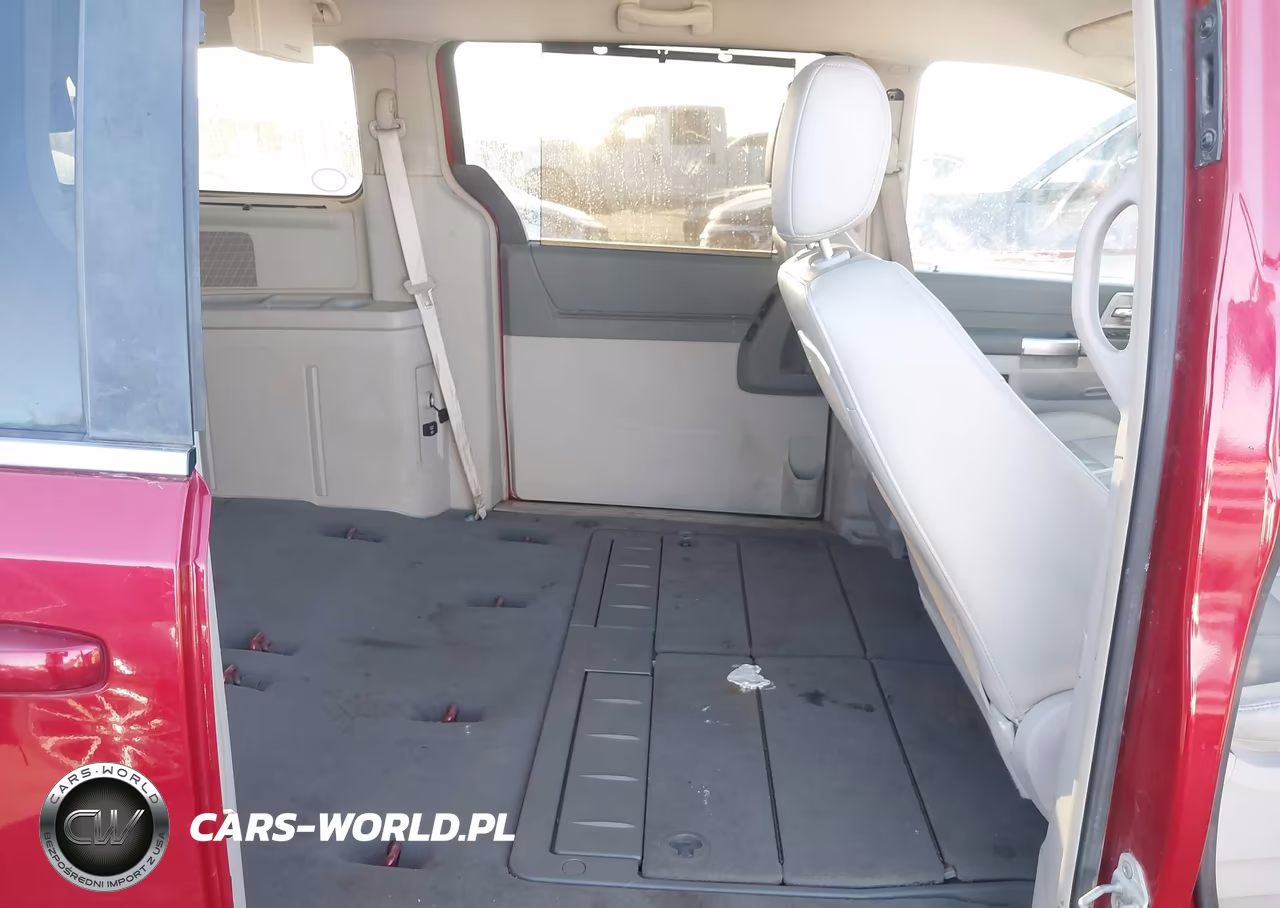 2008 Chrysler Town & Country Touring VIN:2A8HR54P88R103741 - 8