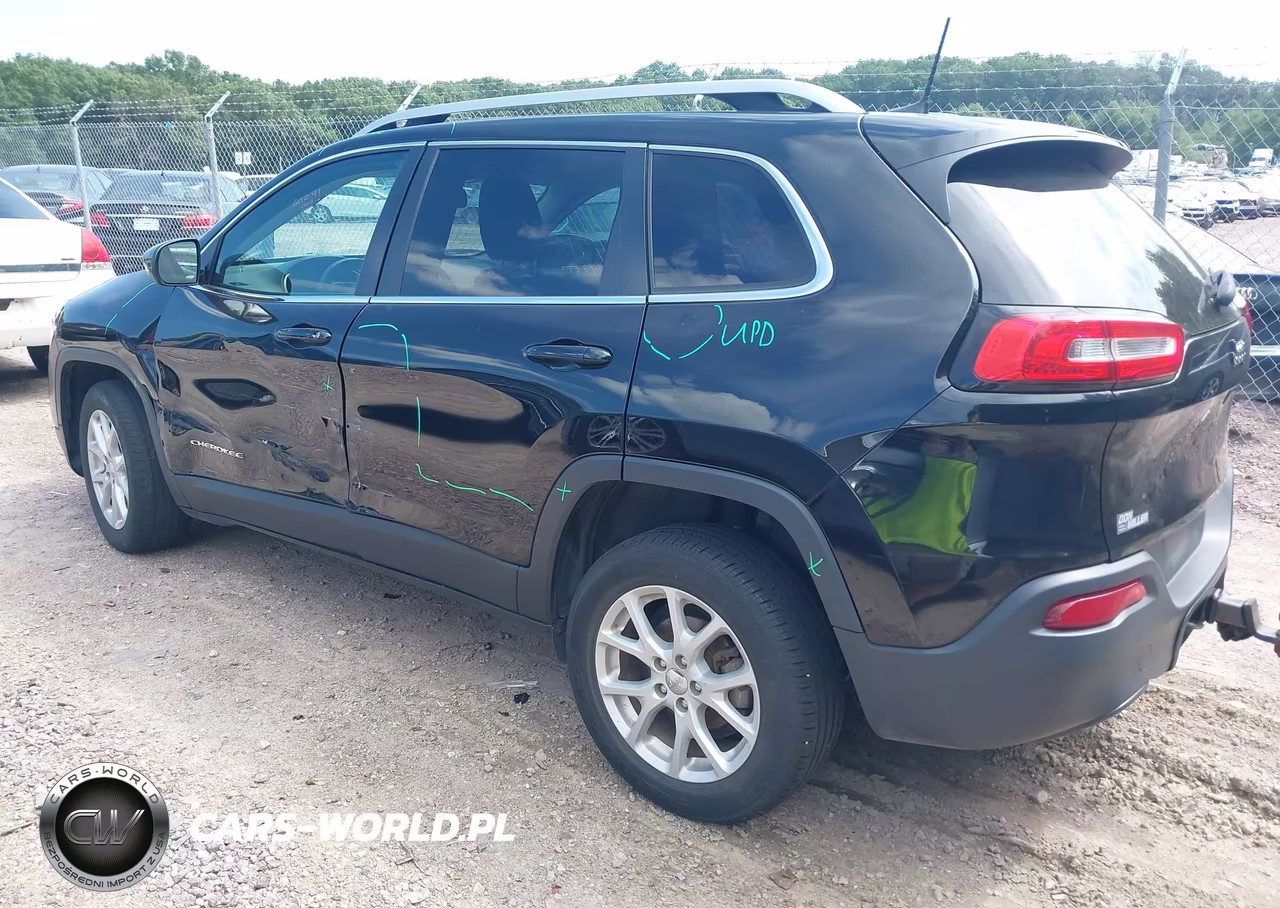 2017 Jeep Cherokee Latitude Fwd VIN:1C4PJLCBXHW640154 - 3